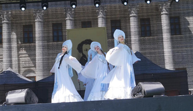 Дом культуры «Пересвет» провёл литературно-концертную программу «Дорогами Пушкинских строк» в Остафьеве